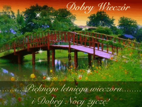 Letni krajobraz przy zachodzie słońca
